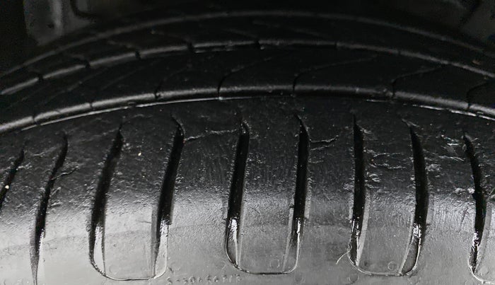 2017 Maruti S Cross ZETA SHVS, Diesel, Manual, 63,241 km, Left Front Tyre Tread
