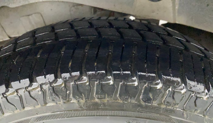 2014 Hyundai Santro Xing GLS PLUS AUDIO, CNG, Manual, 1,08,887 km, Right Rear Tyre Tread