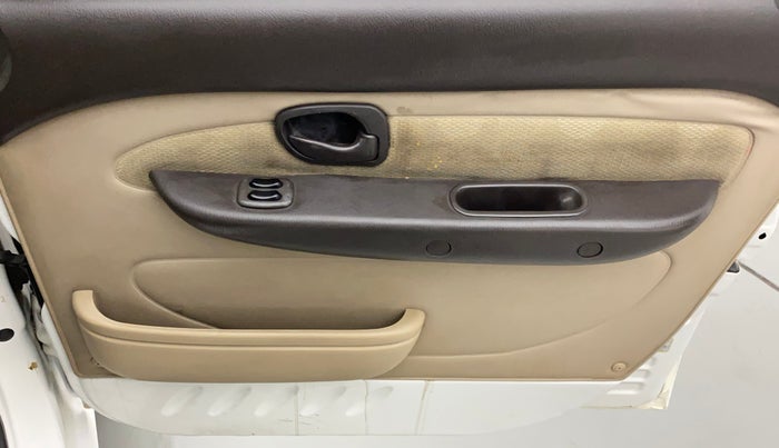 2014 Hyundai Santro Xing GLS PLUS AUDIO, CNG, Manual, 1,08,887 km, Driver Side Door Panels Control