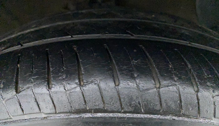 2019 Hyundai Grand i10 MAGNA CNG, CNG, Manual, 44,751 km, Right Front Tyre Tread