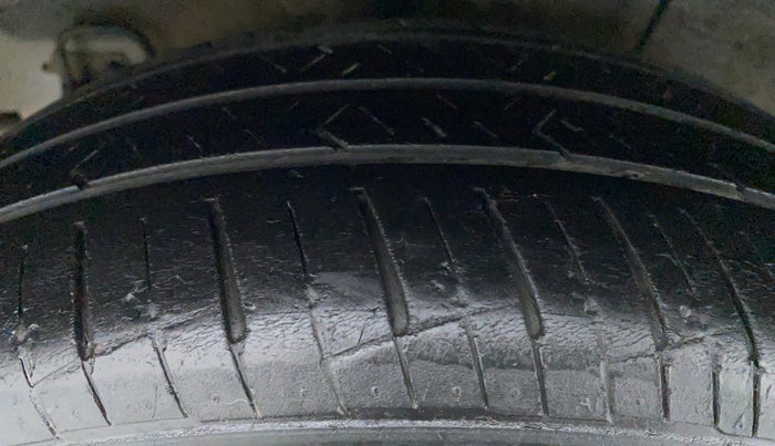 2019 Hyundai Grand i10 MAGNA CNG, CNG, Manual, 44,751 km, Right Rear Tyre Tread