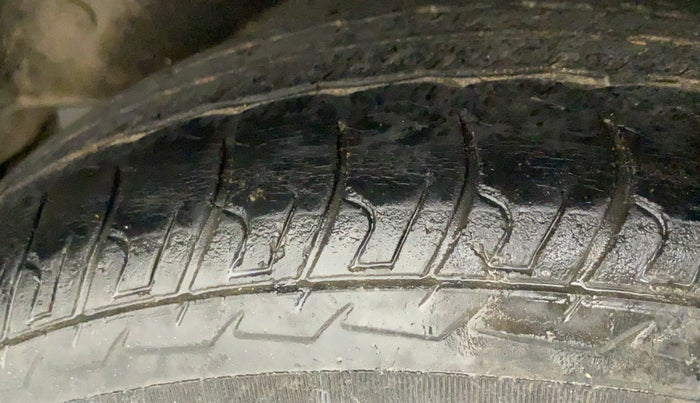 2011 Maruti Swift Dzire LXI, Petrol, Manual, 72,271 km, Left Rear Tyre Tread