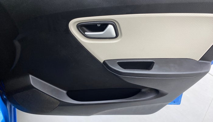2019 Maruti Alto VXI, Petrol, Manual, 42,396 km, Driver Side Door Panels Control