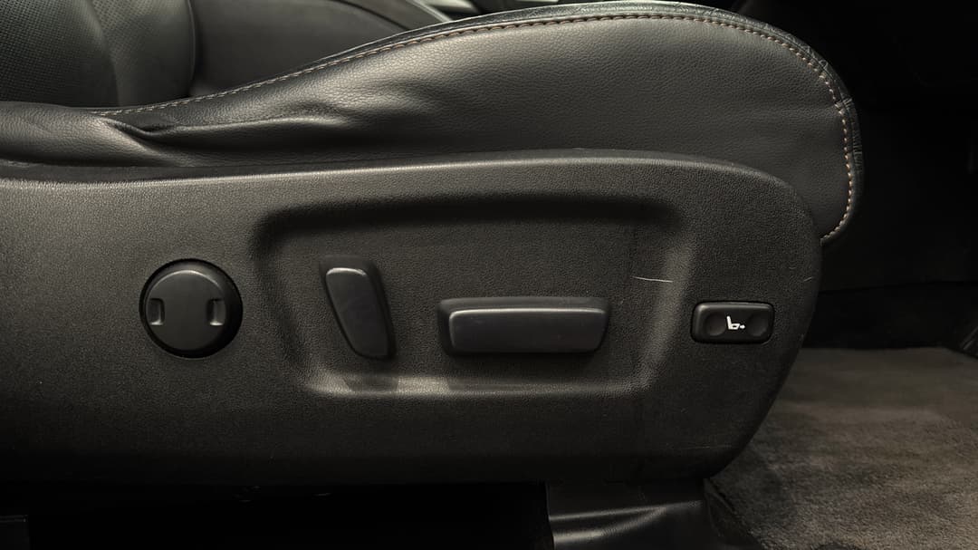 2015 Toyota Kluger Gxl (4x2), Automatic, 119669 km, Drivers Side Adjustment Panel