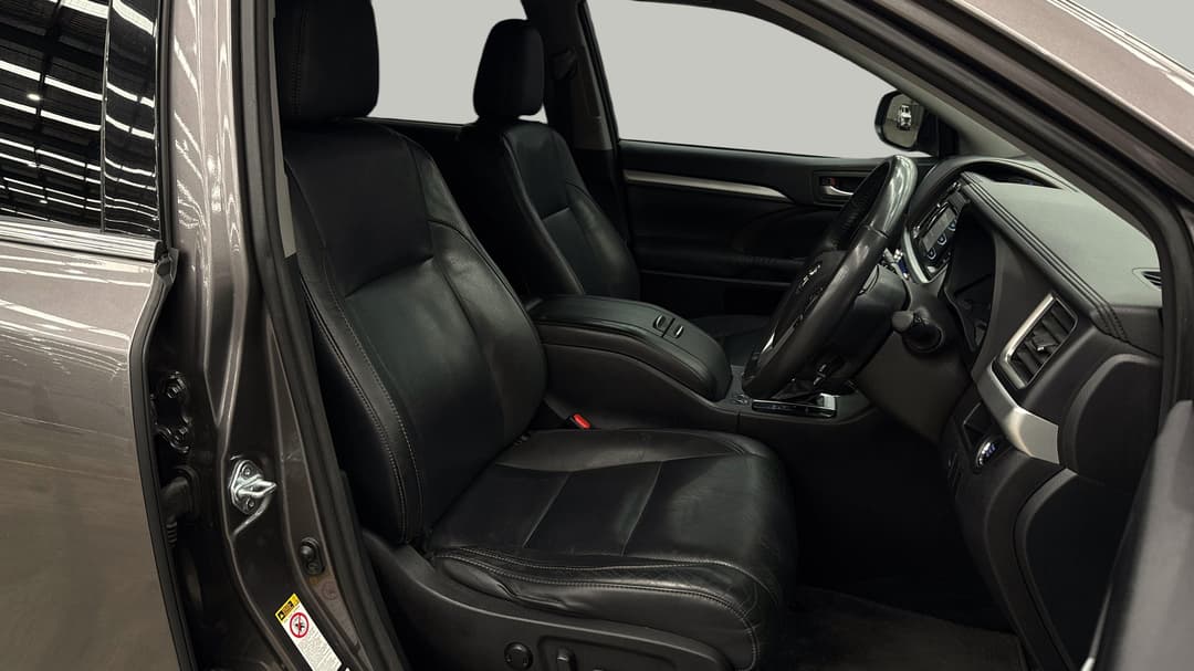 2015 Toyota Kluger Gxl (4x2), Automatic, 119669 km, Right Side Front Door Cabin View