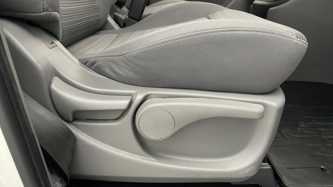 2020 Hyundai Iload 3s Liftback, Manual, 10509 km, Drivers Side Adjustment Panel