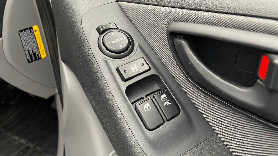 2020 Hyundai Iload 3s Liftback, Manual, 10509 km, Drivers Side Door Panel Controls