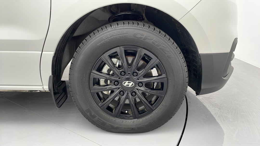 2020 Hyundai Iload 3s Liftback, Manual, 10509 km, Right Front Wheel