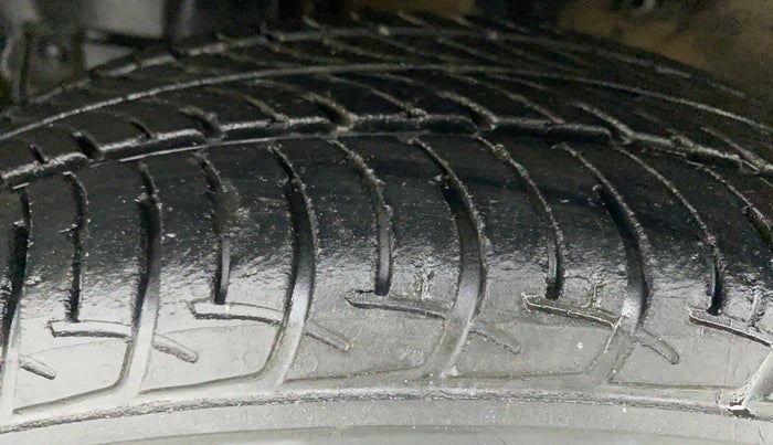 2020 Maruti New Wagon-R 1.0 VXI (O), Petrol, Manual, 32,893 km, Left Front Tyre Tread