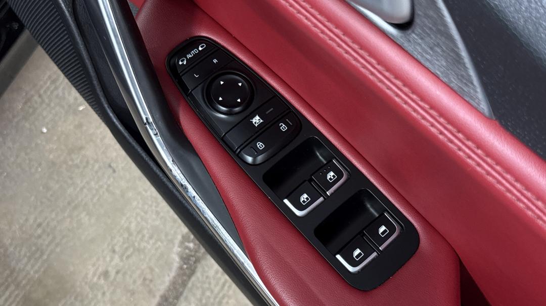 2020 Kia Stinger Gt (red Leather), Automatic, 55911 km, Drivers Side Door Panel Controls