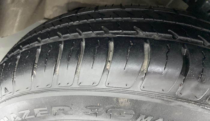 2014 Maruti Swift Dzire LDI, Diesel, Manual, 1,19,293 km, Right Front Tyre Tread