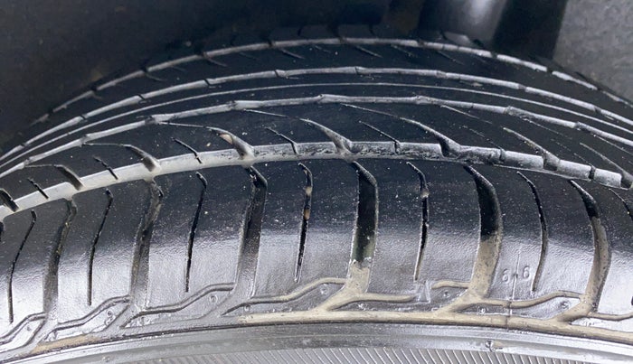 2015 Maruti Baleno DELTA 1.2 K12, Petrol, Manual, 57,894 km, Left Rear Tyre Tread