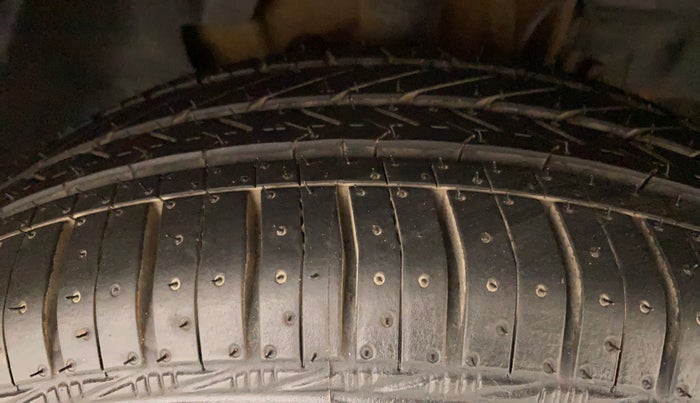 2017 Tata Tiago XZA PETROL, Petrol, Automatic, 1,20,278 km, Right Front Tyre Tread