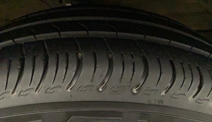 2021 Maruti S PRESSO VXI (O) CNG, CNG, Manual, 21,903 km, Right Front Tyre Tread