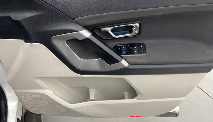 2021 Tata Safari XT PLUS, Diesel, Manual, 31,083 km, Driver Side Door Panels Control