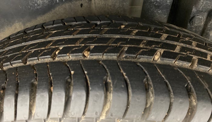 2017 Maruti Swift VXI O, Petrol, Manual, 7,065 km, Left Rear Tyre Tread