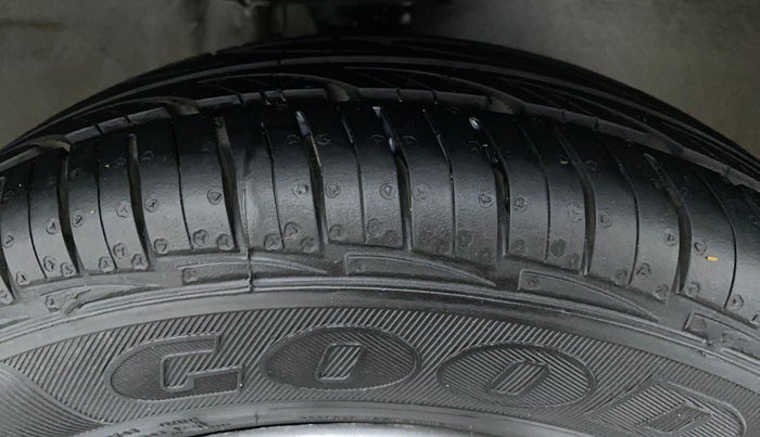2014 Maruti Alto 800 LXI, Petrol, Manual, 26,283 km, Right Front Tyre Tread
