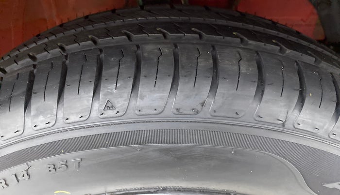 2018 Maruti Swift VXI D, Petrol, Manual, 37,847 km, Right Front Tyre Tread