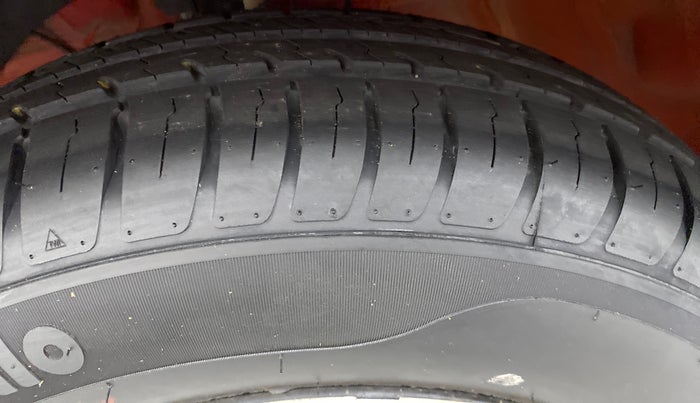 2018 Maruti Swift VXI D, Petrol, Manual, 37,847 km, Left Front Tyre Tread