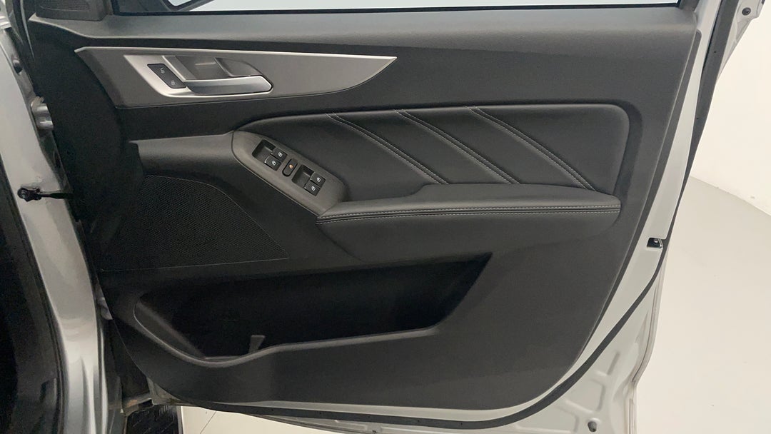 2022 GWM Ute Cannon (4x4), Automatic, 12627 km, Speaker View