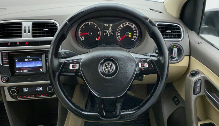 2016 Volkswagen Vento HIGHLINE TDI AT, Diesel, Automatic, 75,241 km, Steering Wheel Close Up