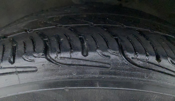 2016 Maruti Alto K10 VXI P, Petrol, Manual, 75,823 km, Left Front Tyre Tread