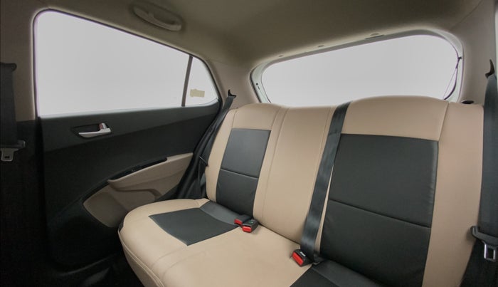 2017 Hyundai Grand i10 SPORTZ (O) 1.2 AT VTVT, Petrol, Automatic, 11,203 km, Right Side Rear Door Cabin View