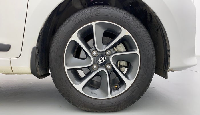 2017 Hyundai Grand i10 SPORTZ (O) 1.2 AT VTVT, Petrol, Automatic, 11,203 km, Right Front Wheel