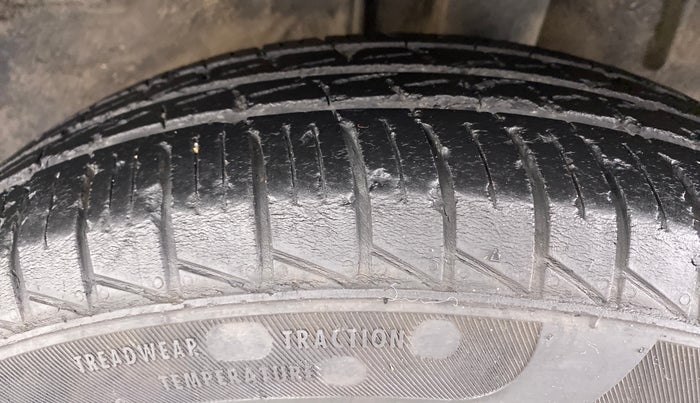2019 Renault TRIBER 1.0 RXZ, Petrol, Manual, 30,418 km, Left Rear Tyre Tread