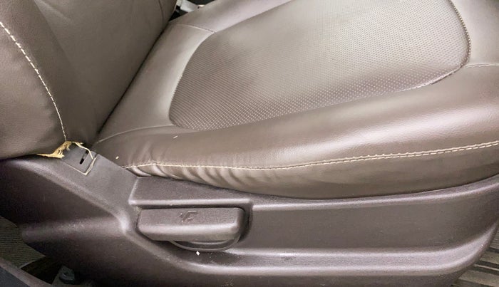 2010 Hyundai i20 MAGNA (O) 1.2, Petrol, Manual, 45,751 km, Driver seat - Folding lever cover has minor damage