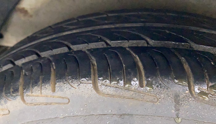 2010 Hyundai i20 MAGNA (O) 1.2, Petrol, Manual, 45,751 km, Right Rear Tyre Tread