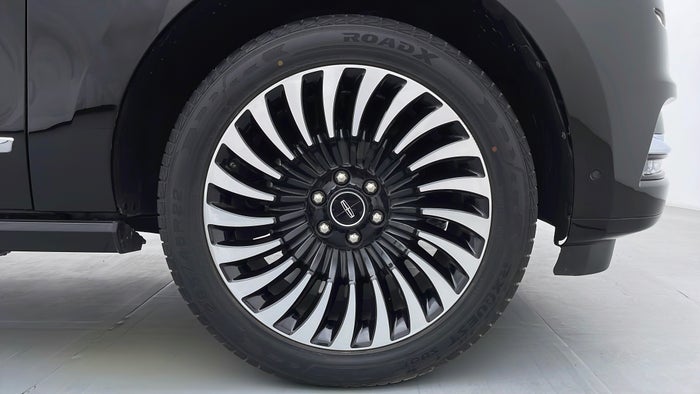 LINCOLN NAVIGATOR-Right Front Tyre