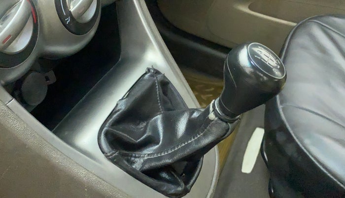 2011 Hyundai i10 MAGNA 1.2, Petrol, Manual, 82,130 km, Gear lever - Boot cover slightly torn