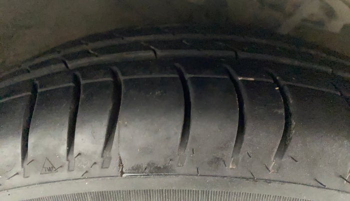 2011 Hyundai i10 MAGNA 1.2, Petrol, Manual, 82,130 km, Right Front Tyre Tread