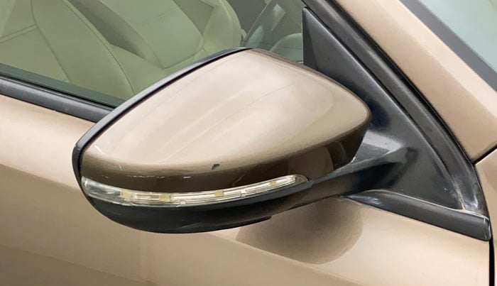 2015 Volkswagen Jetta COMFORTLINE TSI, Petrol, Manual, 53,355 km, Right rear-view mirror - Cover has minor damage
