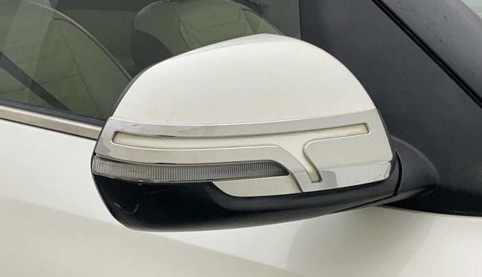 2022 KIA CARENS LUXURY PLUS 1.4 PETROL 7 STR, Petrol, Manual, 20,230 km, Right rear-view mirror - Cover has minor damage