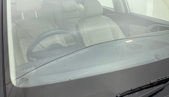 2022 KIA CARENS LUXURY PLUS 1.4 PETROL 7 STR, Petrol, Manual, 20,230 km, Front windshield - Minor spot on windshield