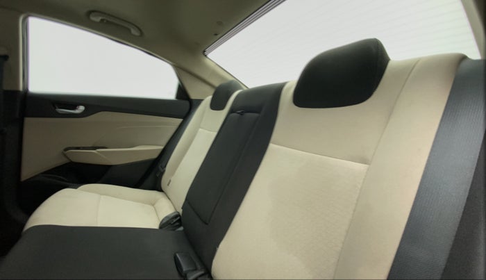 2018 Hyundai Verna 1.6 CRDI SX + AT, Diesel, Automatic, 33,336 km, Right Side Rear Door Cabin