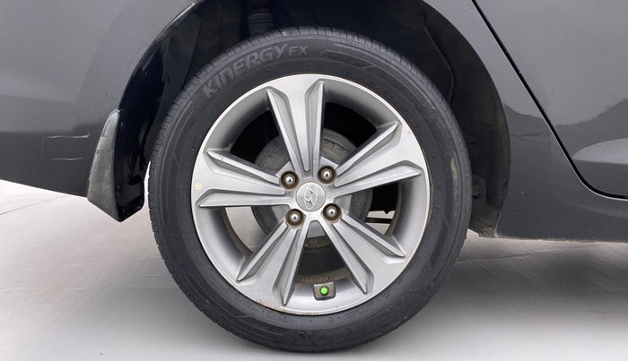 2018 Hyundai Verna 1.6 CRDI SX + AT, Diesel, Automatic, 33,336 km, Right Rear Wheel
