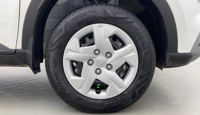 2020 Hyundai VENUE S MT 1.2 KAPPA, Petrol, Manual, 878 km, Right Front Tyre