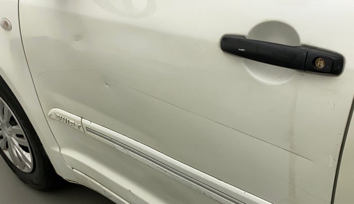 2011 Maruti Swift VXI, Petrol, Manual, 94,660 km, Front passenger door - Slightly dented