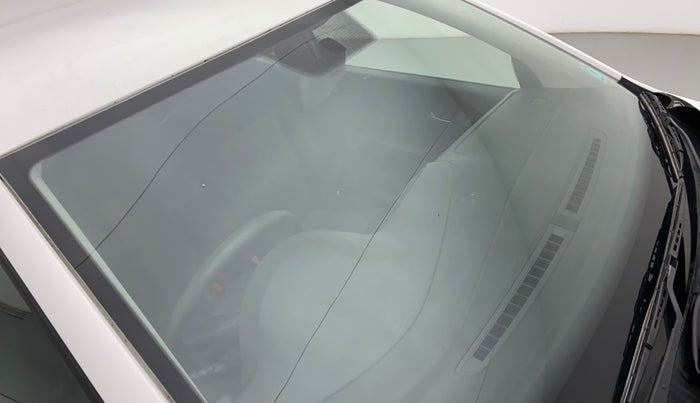 2021 Volkswagen Polo COMFORTLINE 1.0L MPI, Petrol, Manual, 49,019 km, Front windshield - Minor spot on windshield