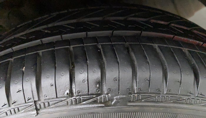 2015 Hyundai Grand i10 MAGNA 1.2 VTVT, Petrol, Manual, 62,821 km, Left Rear Tyre Tread