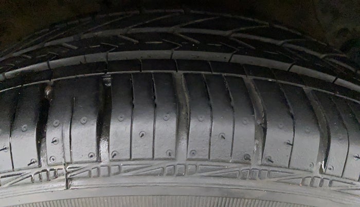 2015 Hyundai Grand i10 MAGNA 1.2 VTVT, Petrol, Manual, 62,821 km, Left Front Tyre Tread