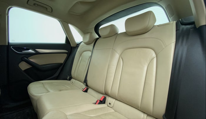2015 Audi Q3 35 TDI Quattro, Diesel, Automatic, 75,478 km, Right Side Rear Door Cabin