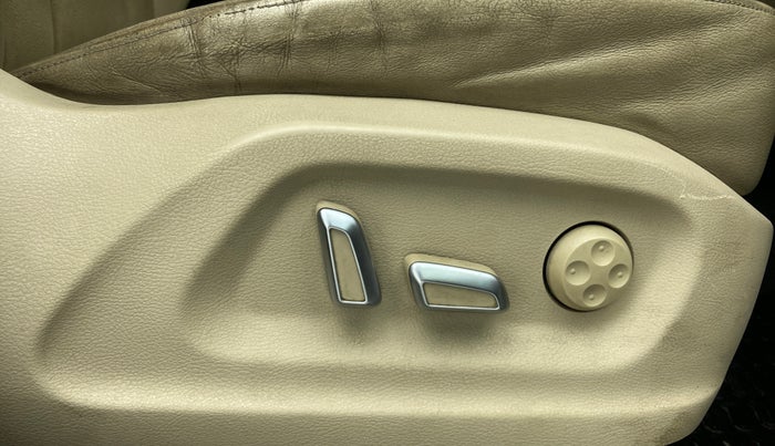 2015 Audi Q3 35 TDI Quattro, Diesel, Automatic, 75,478 km, Driver Side Adjustment Panel
