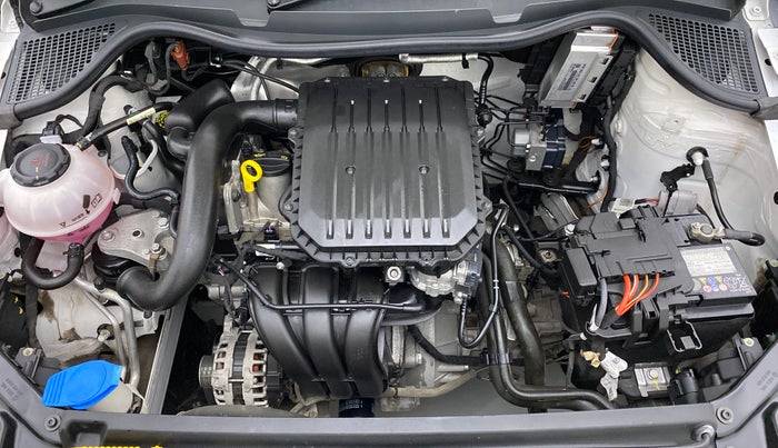 2020 Volkswagen Polo COMFORTLINE PLUS 1.0, Petrol, Manual, 8,373 km, Open Bonet