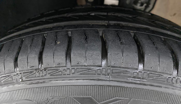 2020 Volkswagen Polo COMFORTLINE PLUS 1.0, Petrol, Manual, 8,373 km, Left Front Tyre Tread