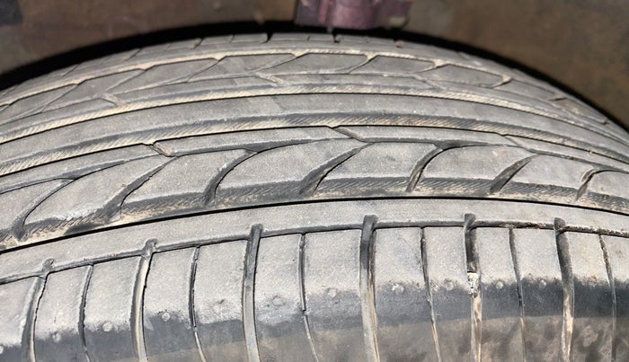 2015 Maruti Swift Dzire VXI, Petrol, Manual, 53,109 km, Left Front Tyre Tread