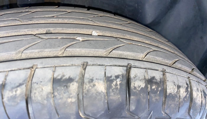 2015 Maruti Swift Dzire VXI, Petrol, Manual, 53,109 km, Right Rear Tyre Tread